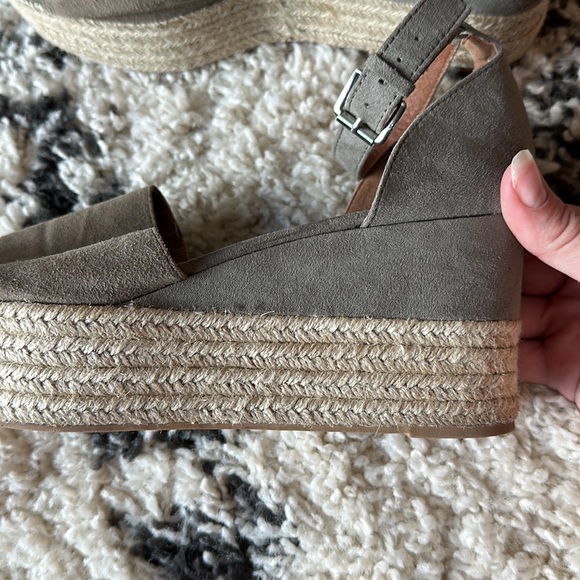 SOLD Steve Madden Espadrille Wedge Sandals - Picture 5 of 6